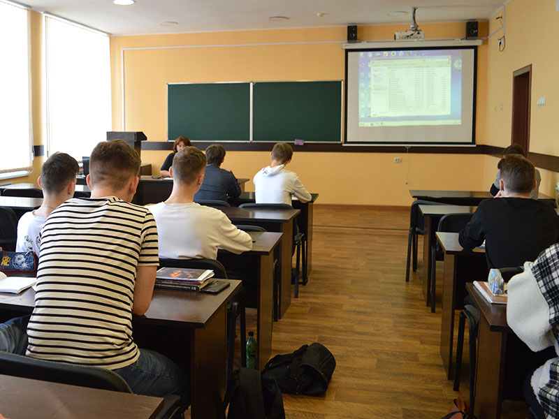 Консультант департамента  Администрации Губернатора и Правительства края провела лекции студентам 