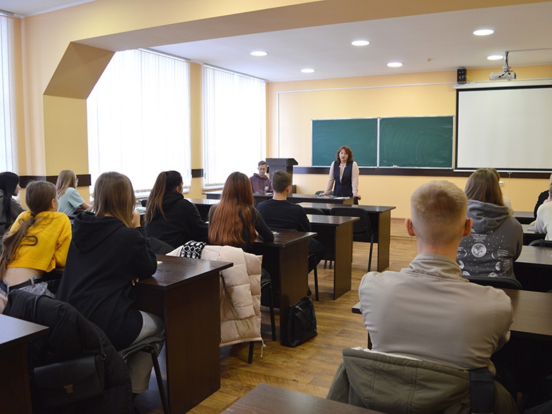 Консультант департамента  Администрации Губернатора и Правительства АК провела встречу со студентами