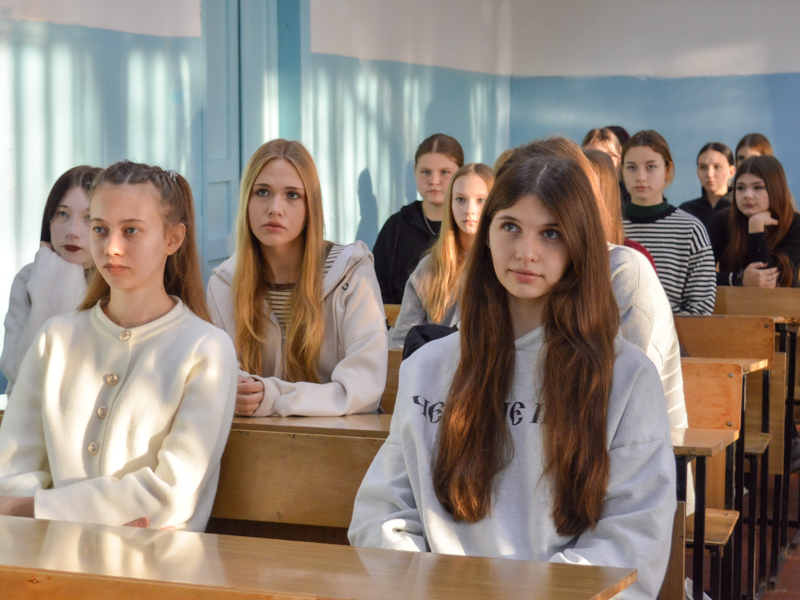 В Рубцовском институте прошли традиционные "Разговоры о важном" на тему "Что такое уважение?"