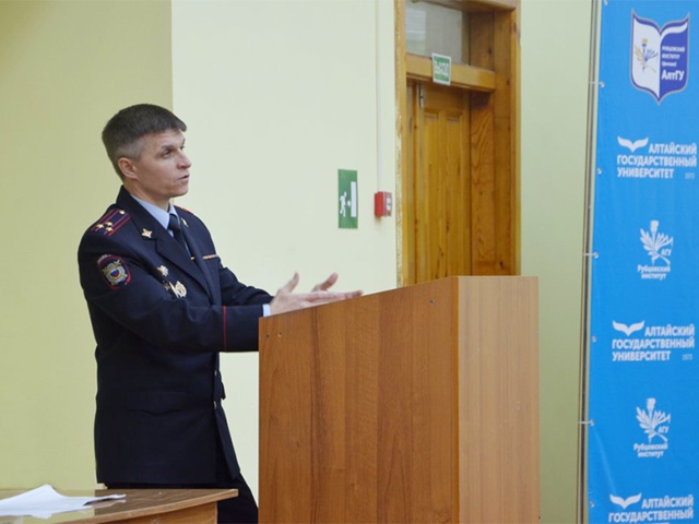 Сотрудники рубцовской полиции продолжают проводить познавательные лекции для наших студентов