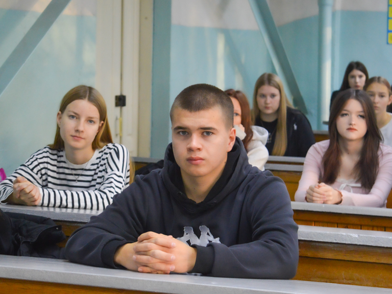 Профилактическая лекция для первокурсников от инспектора по делам несовершеннолетних