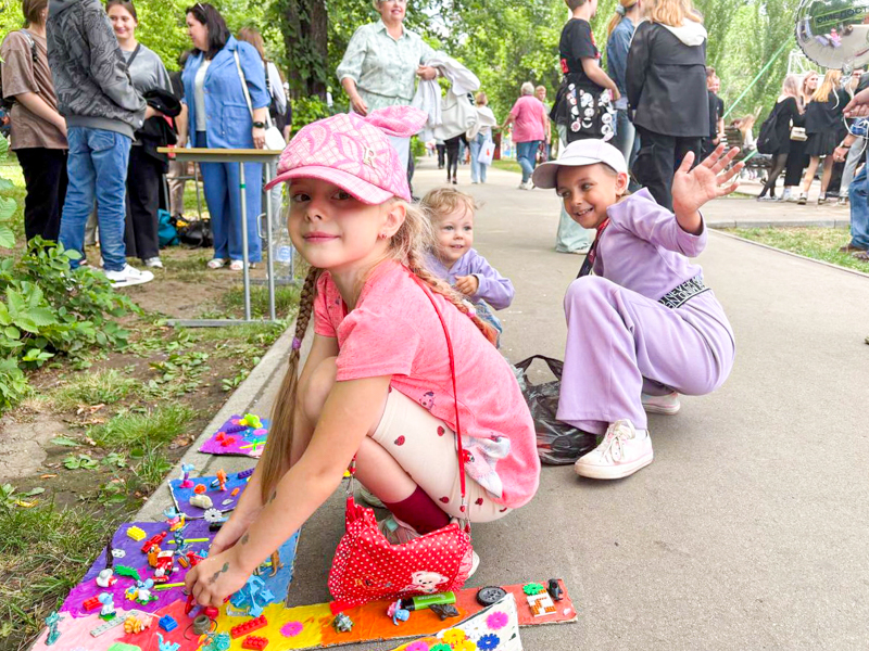 Студенты Рубцовского института (филиала) АлтГУ создали арт-объект в рамках акции #разделяйснами