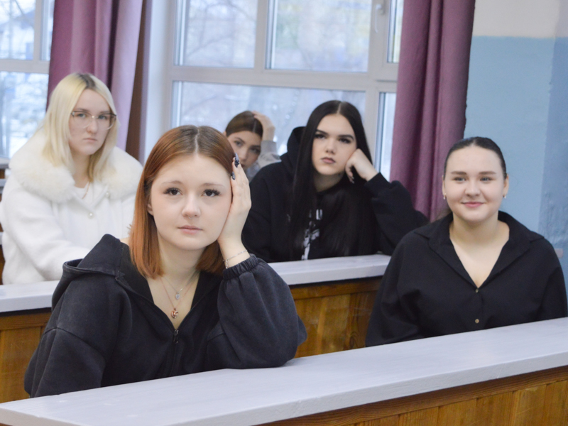 «Разговоры о важном»: студенты нашего института обсудили профессию дипломата