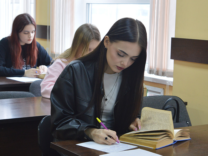 Конкурс перевода в нашем институте: кто стал лучшим экспертом?